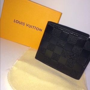 Louis Vuitton black men’s wallet